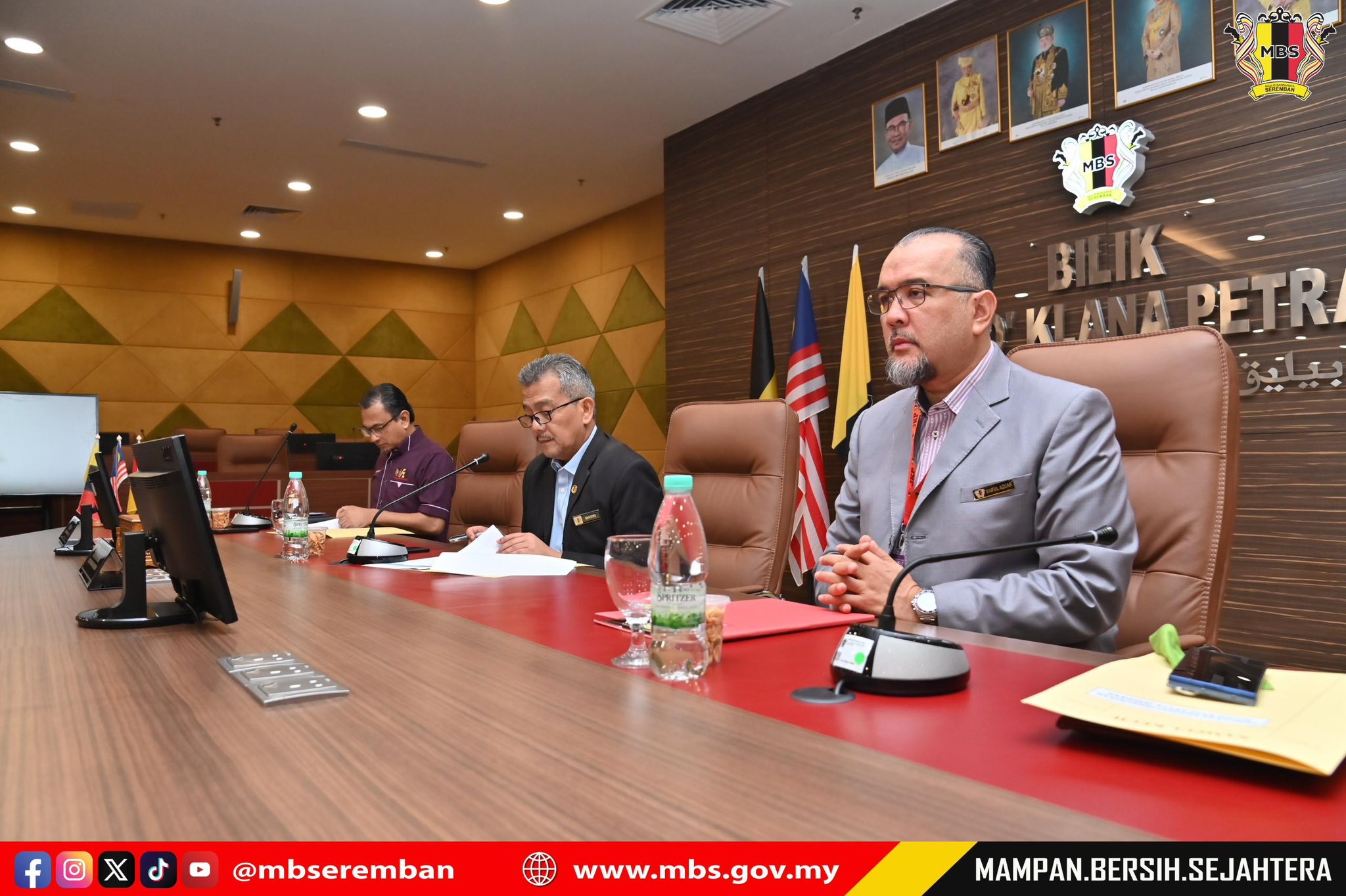 SESI PENYERAHAN SURAT KENAIKAN PANGKAT, PENGISIAN JAWATAN DAN PEMANGKUAN SERTA BACAAN IKRAR (AKU JANJI) PEGAWAI - PEGAWAI LANTIKAN BAHARU, MAJLIS BANDARAYA SEREMBAN