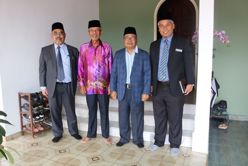 Y. Bhg. Dato’ Haji Zazali bin Salehudin, Datuk Bandar Majlis Bandaraya Seremban telah mengadap YAM Dato' Seri Utama Haji Badarudin bin Haji Abdul Khalid, Dato' Shahbandar Sungei Ujong pada petang ini bertempat di Balai Dato' Shahbandar Sungei Ujong