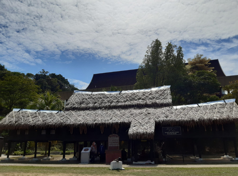 JAMUAN MAKAN TENGAHARI "BERSELO" DENGAN KERJASAMA MBS DI MUZIUM NEGERI, SEREMBAN & PENYAMPAIAN HADIAH PERLAWANAN PERSAHABATAN BOWLING SEMPENA KUNJUNGAN PUSPANITA CAWANGAN NEGERI PERLIS KE PUSPANITA CAWANGAN NEGERI SEMBILAN.