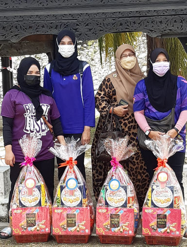 JAMUAN MAKAN TENGAHARI "BERSELO" DENGAN KERJASAMA MBS DI MUZIUM NEGERI, SEREMBAN & PENYAMPAIAN HADIAH PERLAWANAN PERSAHABATAN BOWLING SEMPENA KUNJUNGAN PUSPANITA CAWANGAN NEGERI PERLIS KE PUSPANITA CAWANGAN NEGERI SEMBILAN.