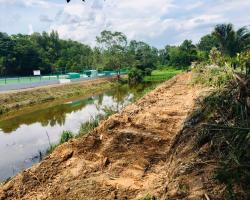 Prog Gotong Royong membersihkan kawasan sekitar kolam tebatan banjir berhampiran Stadium Hoki Sbn 2