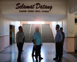 YBhg. Dato’ Haji Zazali bin Salehudin Datuk Bandar Majlis Bandaraya Seremban telah mengadakan Sesi Lawatan Turun Padang ke Stadium Tuanku Abdul Rahman, Paroi