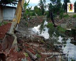 KERJA-KERJA MELEBARKAN LONGKANG TANAH