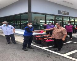 SUMBANGAN BEKALAN IKAN SEMBILANG KEPADA KAKITANGAN MAJLIS BANDARAYA SEREMBAN