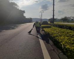KERJA-KERJA PEMBERSIHAN JALAN JKR