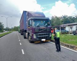 PEMANTAUAN KENDERAAN BERAT DALAM KAWASAN TAMAN PERUMAHAN