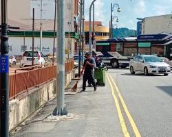 KERJA - KERJA PEMBERSIHAN JALAN JKR
