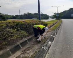KERJA - KERJA PEMBERSIHAN JALAN JKR