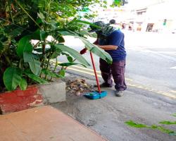 KERJA - KERJA PEMBERSIHAN JALAN JKR