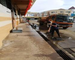 KERJA-KERJA PEMBERSIHAN PASAR-PASAR AWAM