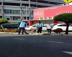 kerja - kerja pembersihan Jalan JKR