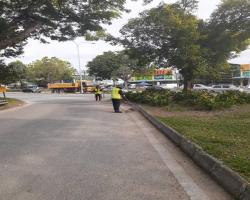 kerja - kerja pembersihan Jalan JKR