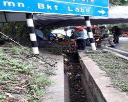 PEMBERSIHAN LONGKANG DI JALAN - JALAN JKR