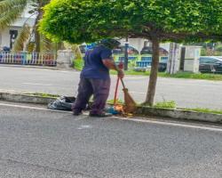 KERJA-KERJA PEMBERSIHAN JALAN JKR