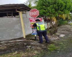 KERJA-KERJA MENURUNKAN POSTER BUNTING BANNER HARAM & TAMAT TEMPOH
