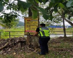 KERJA-KERJA MENURUNKAN POSTER BUNTING BANNER HARAM & TAMAT TEMPOH