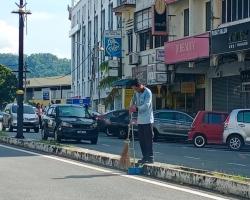 KERJA-KERJA PEMBERSIHAN JALAN JKR