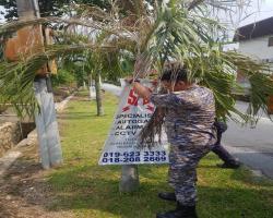 KERJA-KERJA MENURUNKAN POSTER BUNTING BANNER HARAM & TAMAT TEMPOH