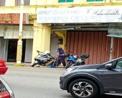 KERJA-KERJA PEMBERSIHAN JALAN JKR