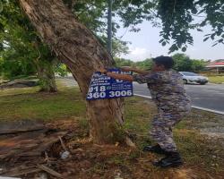 KERJA-KERJA MENURUNKAN POSTER BUNTING BANNER HARAM & TAMAT TEMPOH