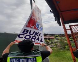 KERJA-KERJA MENURUNKAN POSTER BUNTING BANNER HARAM & TAMAT TEMPOH