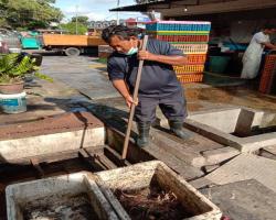 KERJA-KERJA PEMBERSIHAN PASAR AWAM