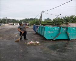 KERJA-KERJA PEMBERSIHAN PASAR AWAM