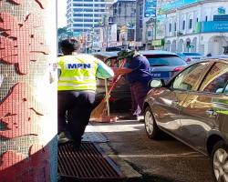 KERJA-KERJA PEMBERSIHAN JALAN JKR