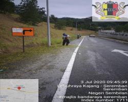 KERJA-KERJA PEMOTONGAN RUMPUT