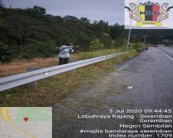 KERJA-KERJA PEMOTONGAN RUMPUT