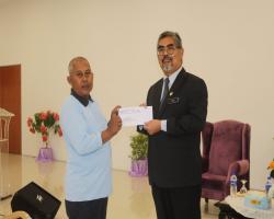 MAJLIS PENYERAHAN SURAT PEMANGKUAN KENAIKAN PANGKAT