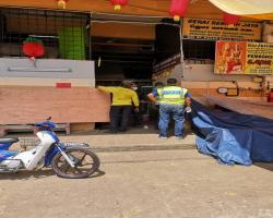 MEMASANG PENGHALANG PLYWOOD