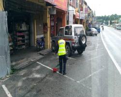 PEMBERSIHAN JALAN DI JALAN-JALAN JKR