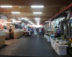 Majlis Bandaraya Seremban melalui Jabatan Pembersihan & Kesihatan Persekitaran MBS telah menjalankan Operasi Pemeriksaan Suhu & Pematuhan Jarak Sosial di lokasi berikut:   Pasar Besar Seremban   Antara tujuannya ialah:  1. Memastikan peniaga & pengunjung yang masuk dalam keadaan sihat (TIDAK BERGEJALA)  2. Memastikan peniaga dan pengunjung mematuhi arahan waktu beroperasi 