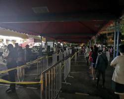 Majlis Bandaraya Seremban melalui Jabatan Pembersihan & Kesihatan Persekitaran MBS telah menjalankan Operasi Pemeriksaan Suhu & Pematuhan Jarak Sosial di lokasi berikut:   Pasar Besar Seremban   Antara tujuannya ialah:  1. Memastikan peniaga & pengunjung yang masuk dalam keadaan sihat (TIDAK BERGEJALA)  2. Memastikan peniaga dan pengunjung mematuhi arahan waktu beroperasi 