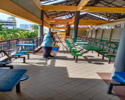 KERJA - KERJA PEMBERSIHAN GERAI