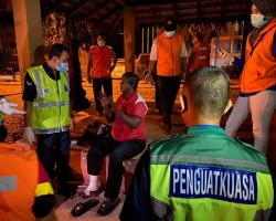 OPERASI BERSEPADU MENYANTUNI GELANDANGAN DI KAWASAN SEREMBAN BERSAMA PIHAK JABATAN KEBAJIKAN MASYARAKAT  Tarikh : 29 APRIL 2020 Masa : 9.00 malam - 12.00 tengah malam  Lokasi : Pusat Perlindungan Sementara Gelandangan, Dewan Orang Ramai Taman Tasik Jaya  Gelandangan-gelandangan tersebut telah ditempatkan di Pusat Perlindungan Sementara Gelandangan sepanjang tempoh PKP. 