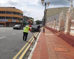 KERJA-KERJA PEMBERSIHAN JALAN JKR