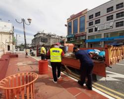 KERJA-KERJA PEMBERSIHAN JALAN JKR