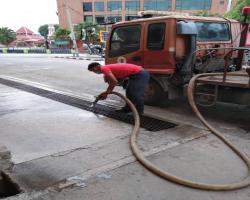KERJA-KERJA PEMBERSIHAN PASAR AWAM