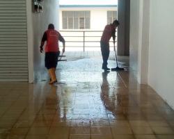 KERJA-KERJA PEMBERSIHAN BAZAR RAKYAT 