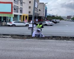 KERJA-KERJA MENURUNKAN POSTER, BUNTING, BANNER HARAM & TAMAT TEMPOH