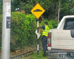 KERJA-KERJA MENURUNKAN POSTER, BUNTING, BANNER HARAM & TAMAT TEMPOH