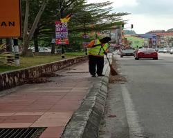 KERJA-KERJA PEMBERSIHAN JALAN JKR