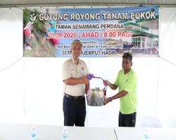 GOTONG-ROYONG MENANAM SEMULA POKOK
