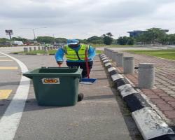 KERJA-KERJA PEMBERSIHAN JALAN JKR