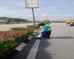 KERJA-KERJA PEMBERSIHAN JALAN JKR