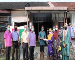 SUMBANGAN BANTUAN KEPADA PEGAWAI DAN KAKITANGAN MBS YANG TERLIBAT BANJIR 