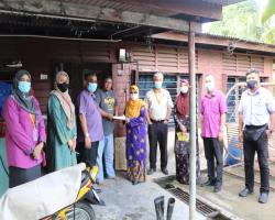 SUMBANGAN BANTUAN KEPADA PEGAWAI DAN KAKITANGAN MBS YANG TERLIBAT BANJIR 