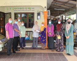 SUMBANGAN BANTUAN KEPADA PEGAWAI DAN KAKITANGAN MBS YANG TERLIBAT BANJIR 